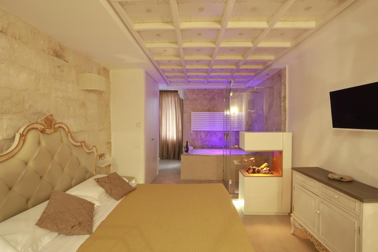 Palazzo Stapane Home Suite 9 - Luxury Living Монополи Экстерьер фото